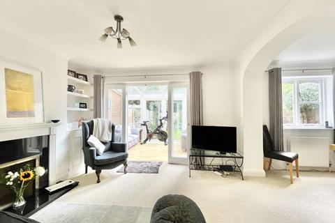 3 bedroom semi-detached house for sale - Common Road, Claygate
