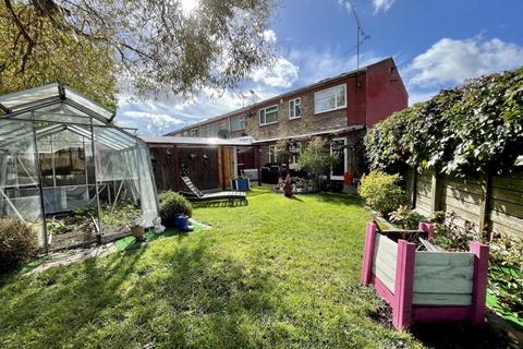 4 bedroom end of terrace house for sale, Trident Drive, Houghton Regis