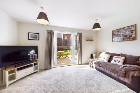 3 bedroom semi-detached house for sale - Lakeland Drive, Aylesbury