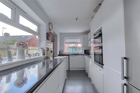 3 bedroom terraced house for sale - Bethune Road, West Lane