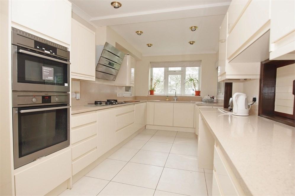 Malmains Close, Park Langley... 6 bed detached house £1,175,000