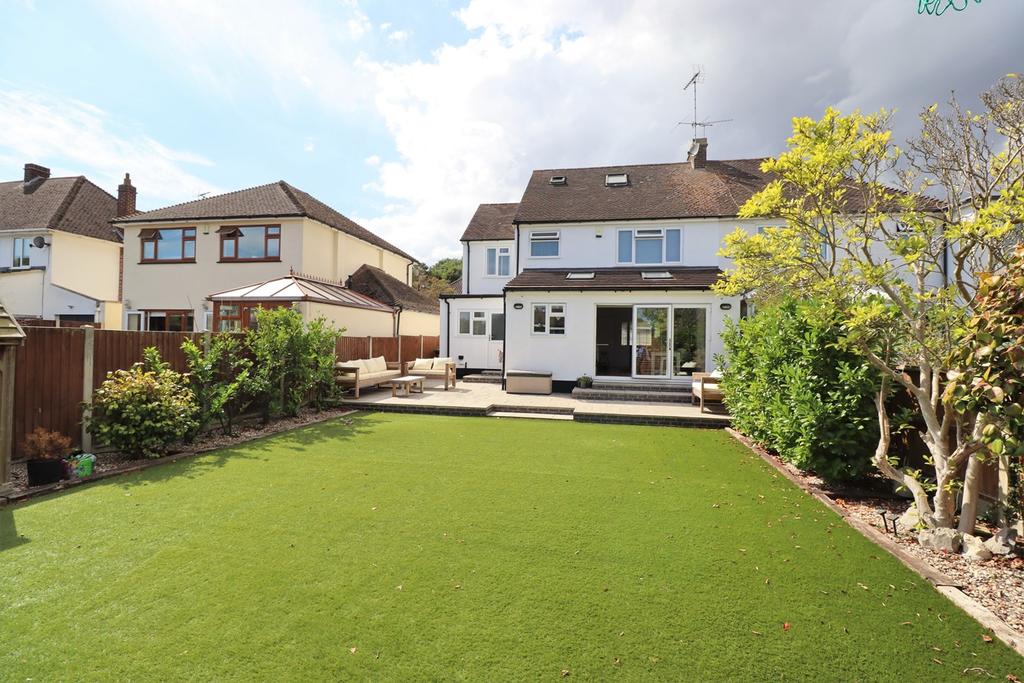Woodside, LeighonSea, SS9 4 bed semidetached house £675,000