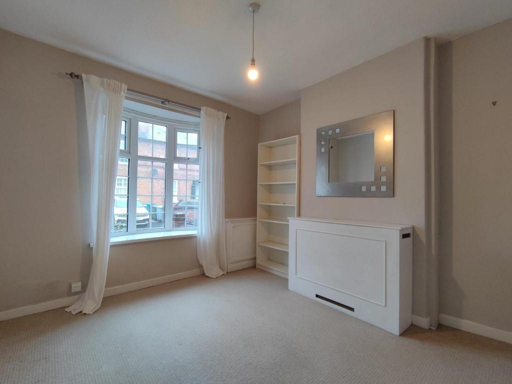Priory Street, Bowdon 2 bed semidetached house £1,300 pcm (£300 pw)
