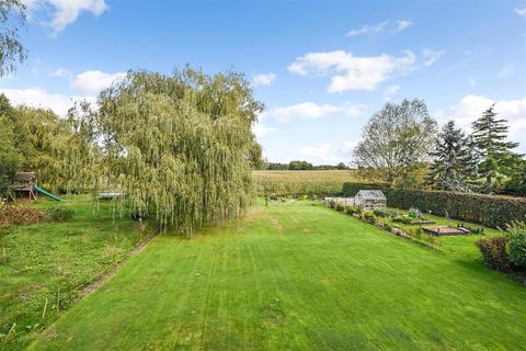 Willow Cottage Nutburn Road, North Baddesley, Southampton, SO52 9BG