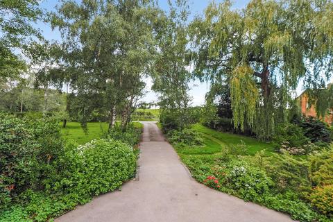 Willow Cottage Nutburn Road, North Baddesley, Southampton, SO52 9BG
