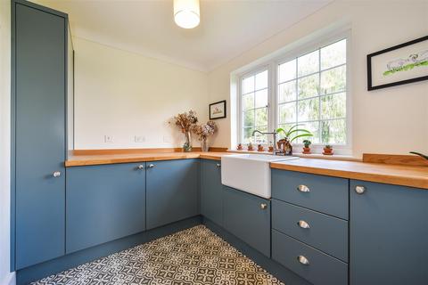 Willow Cottage Nutburn Road, North Baddesley, Southampton, SO52 9BG