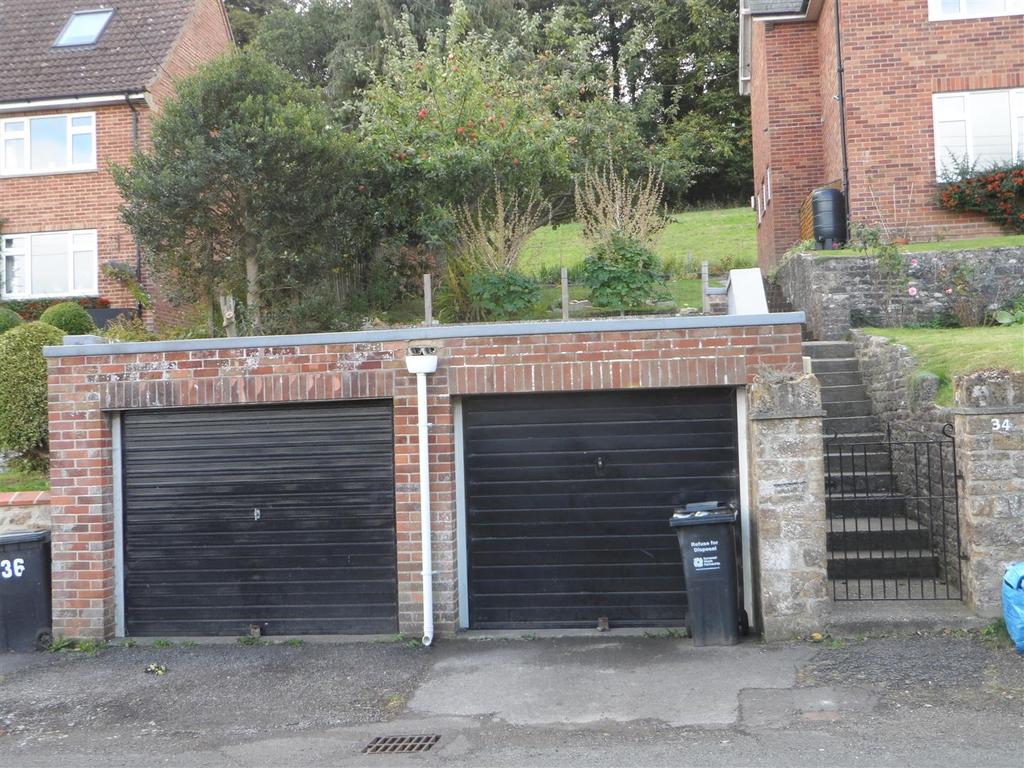The Beacon, Ilminster 3 bed semidetached house £1,200 pcm (£277 pw)