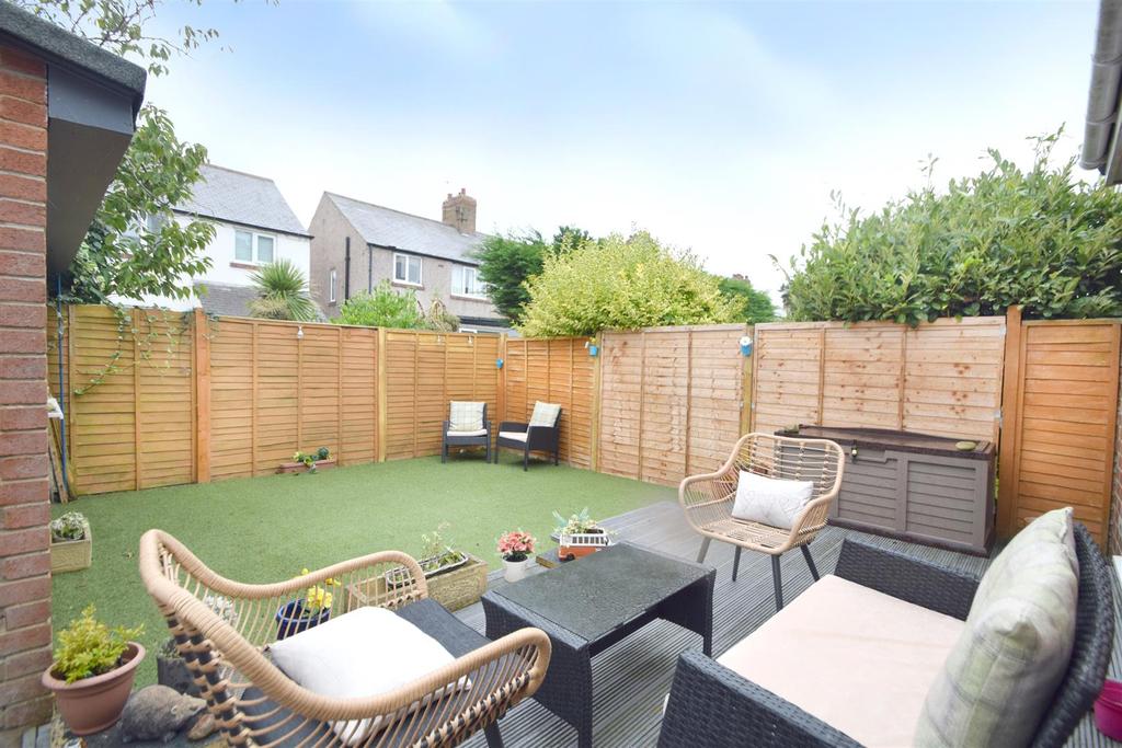 25 Hillfield rear 1.jpg