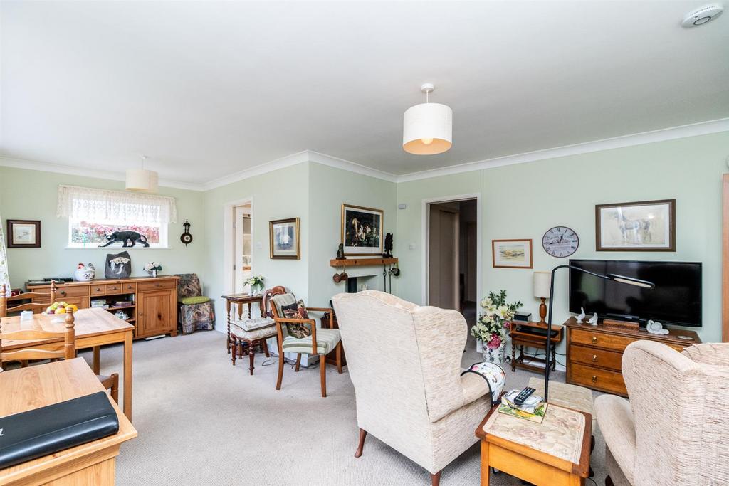 Owthorpe Road, Cotgrave, Nottingham 3 bed detached bungalow £280,000