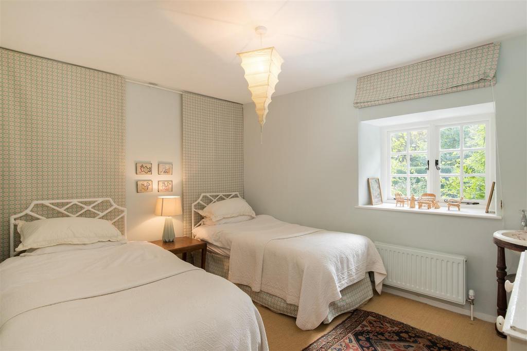 Castle Mill Farm House, Nettlecombe- bed (4).jpg
