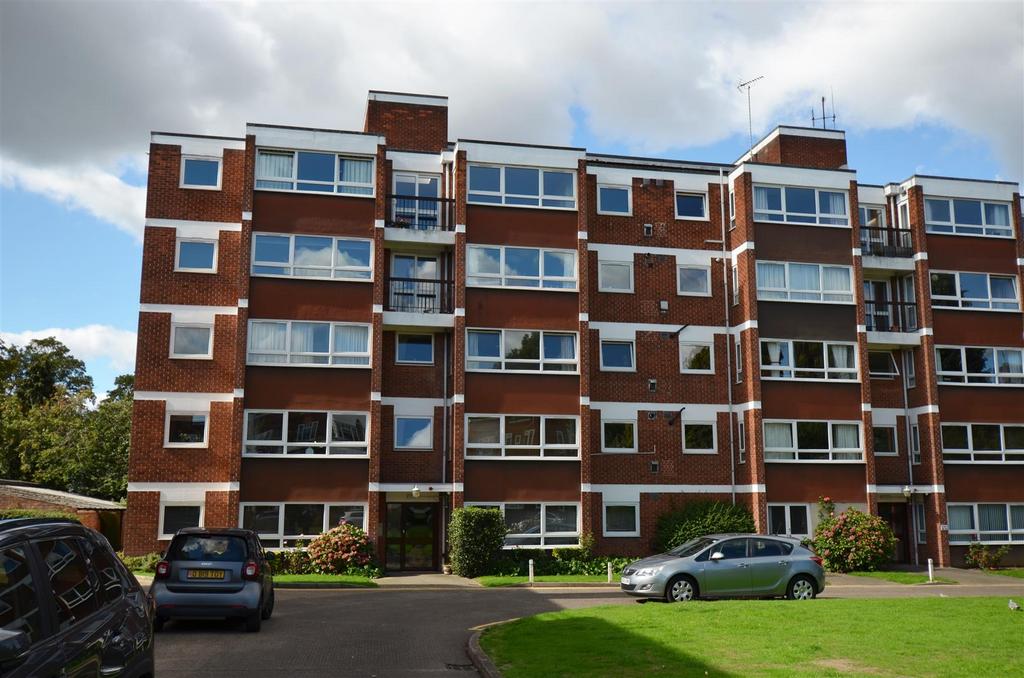 Knighton Court, Knighton Park Road, Leicester 2 bed flat for sale £165,000