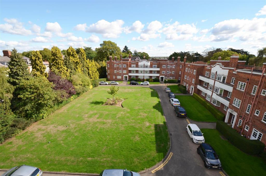 Knighton Court, Knighton Park Road, Leicester 2 bed flat for sale £