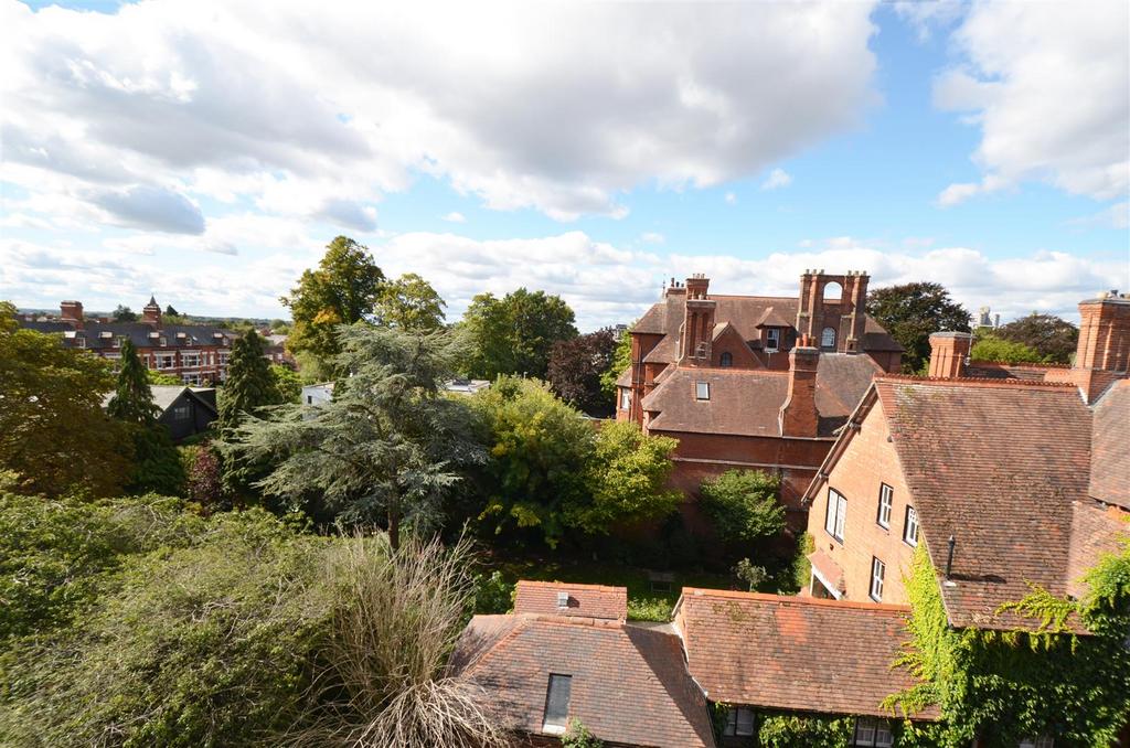 Knighton Court, Knighton Park Road, Leicester 2 bed flat for sale £