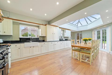 115 Castledon Road, Wickford, SS12 0EG