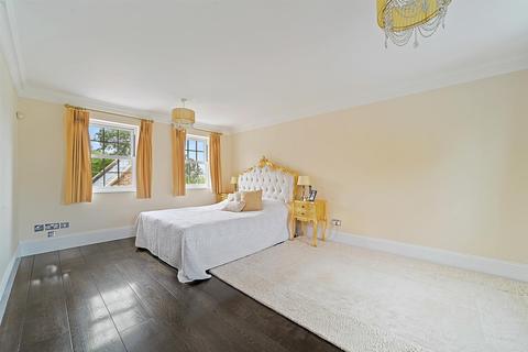 115 Castledon Road, Wickford, SS12 0EG
