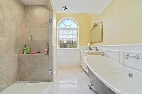 115 Castledon Road, Wickford, SS12 0EG
