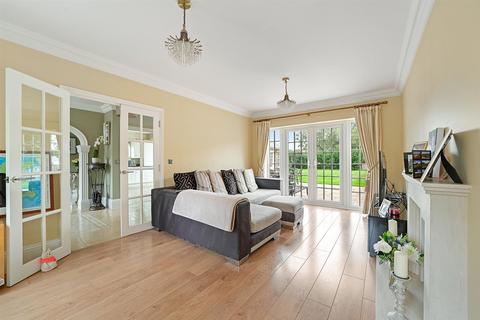 115 Castledon Road, Wickford, SS12 0EG