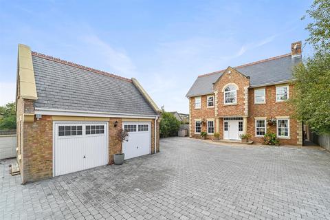 115 Castledon Road, Wickford, SS12 0EG