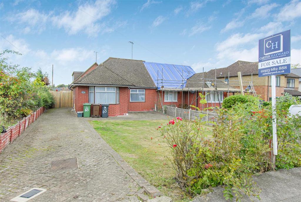 Oakwood Road, Bricket Wood, St. Albans 2 bed semidetached bungalow for