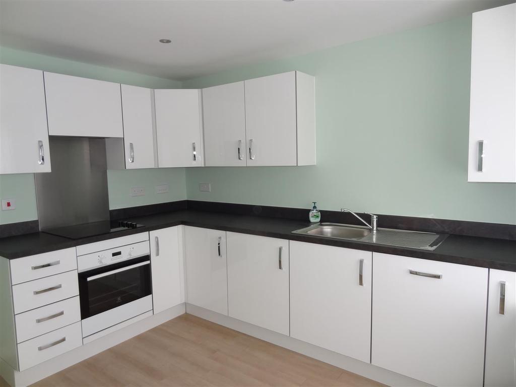 Oakley Meadow, Wem, Shrewsbury 3 bed semidetached house £850 pcm (£