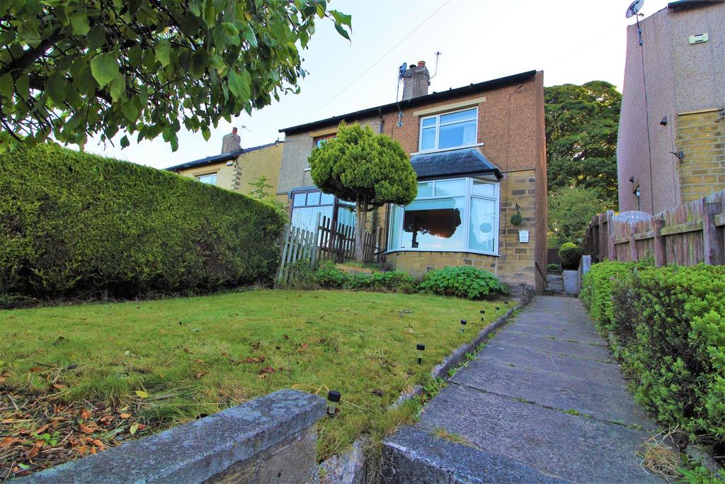 Penistone Road, Kirkburton, Huddersfield HD8 0PE 2 bed semidetached