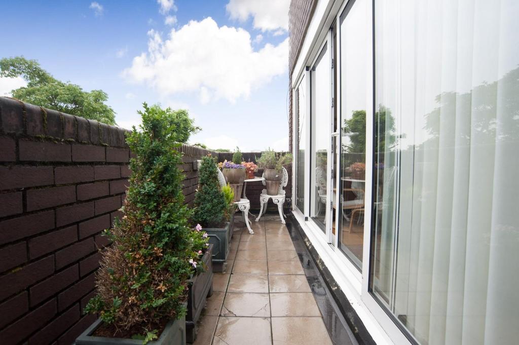 15 Walham Court - Terrace.jpg