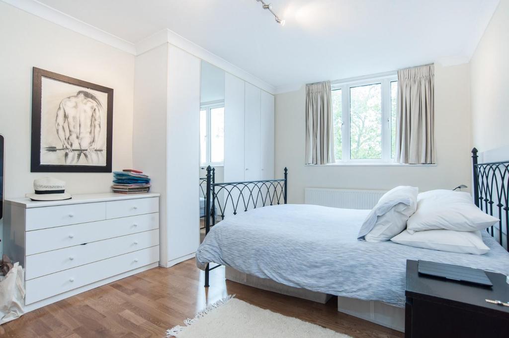 15 Walham Court - Master Bedroom.jpg