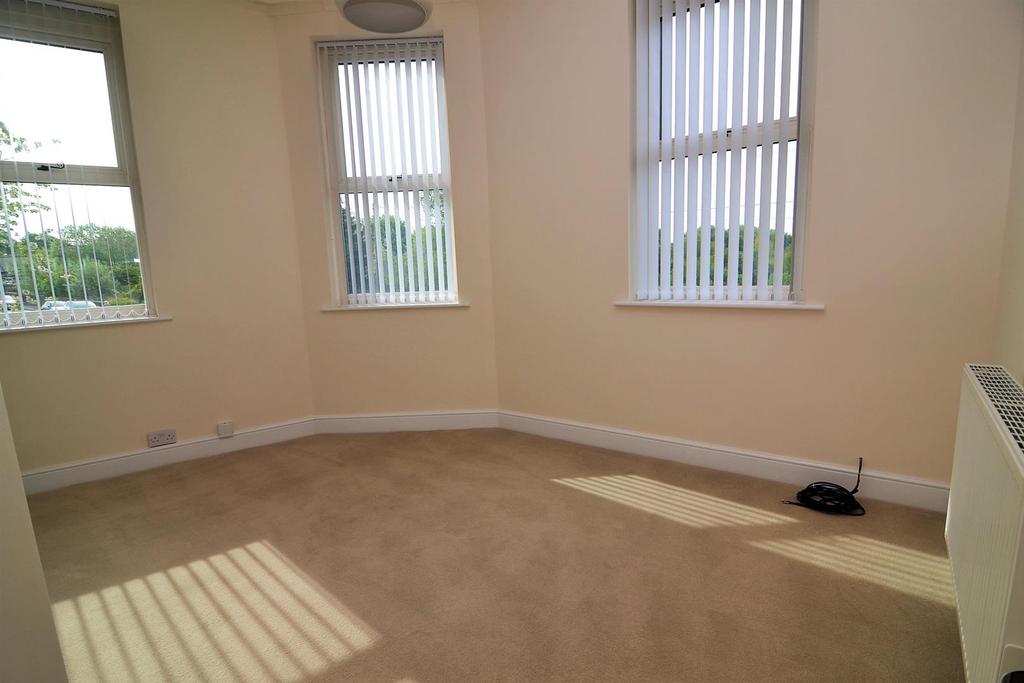 Halifax Road, Hipperholme, Halifax 1 bed apartment £495 pcm (£114 pw)