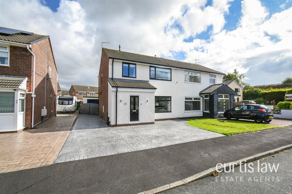Cedar Close, Rishton, Blackburn 3 bed semidetached house for sale £