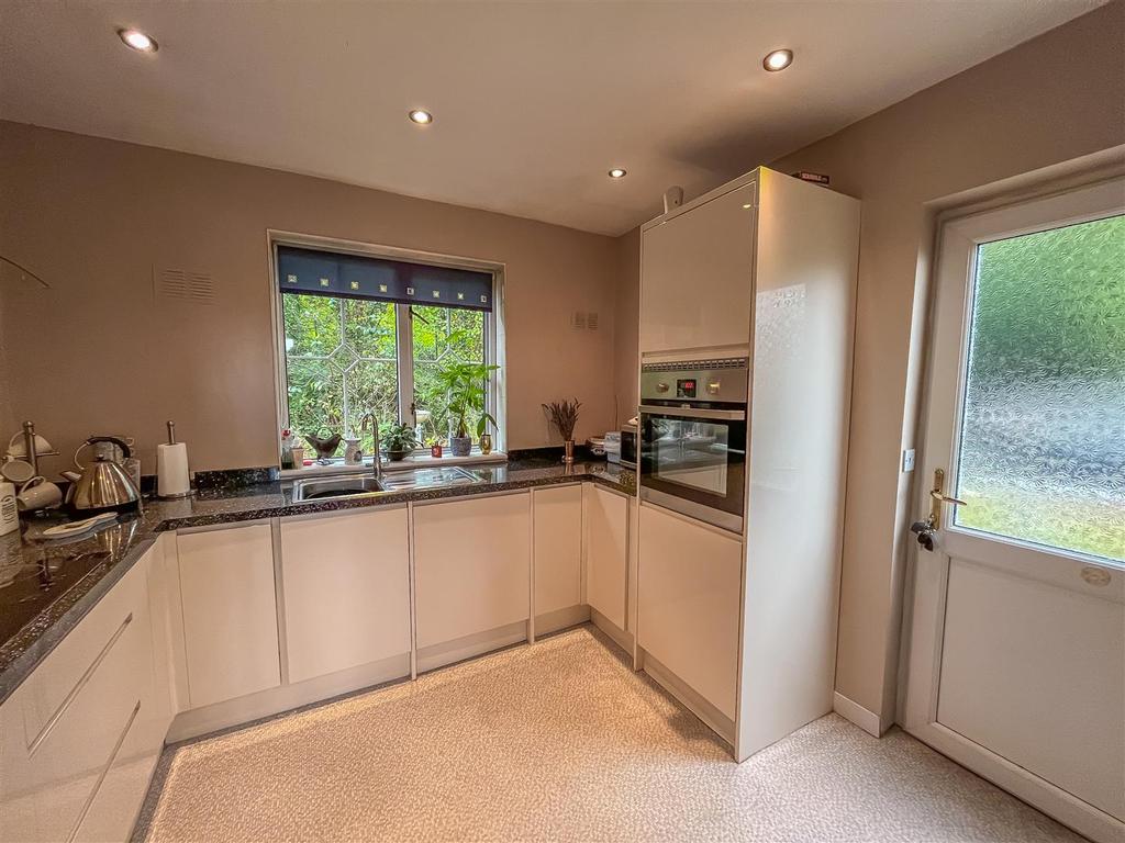 Howe Circle, Newport 3 bed terraced house for sale £155,000