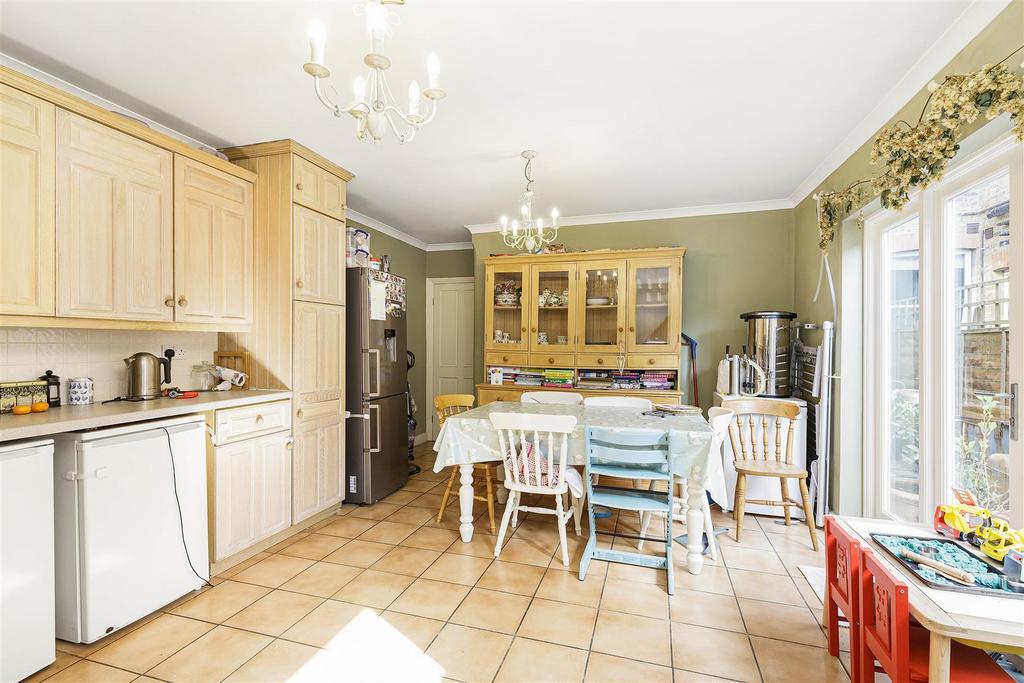 Kitchen2.jpg