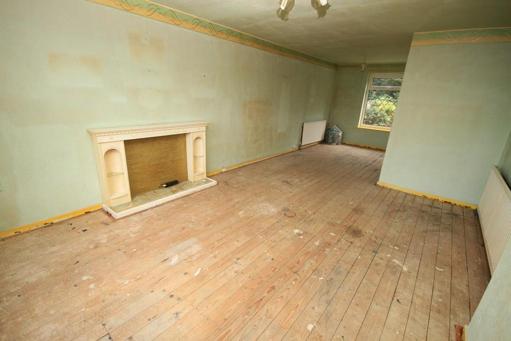 Clarence Street, Cleckheaton 3 bed detached house £180,000