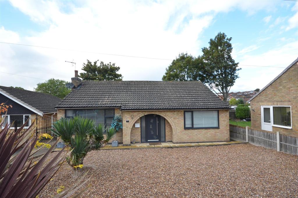 Earlsfield Drive, Rise Park, Nottingham 2 bed detached bungalow £250,000