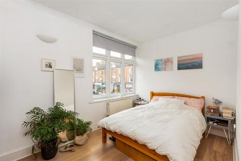 2 bedroom flat to rent, Upper Richmond Road West, East Sheen, SW14