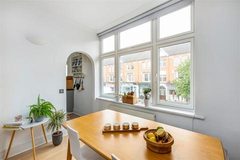 2 bedroom flat to rent, Upper Richmond Road West, East Sheen, SW14