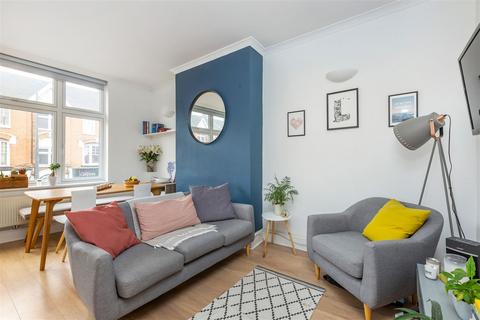 2 bedroom flat to rent, Upper Richmond Road West, East Sheen, SW14