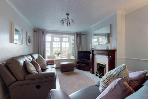 98 Flowerhill Way, Istead Rise, Gravesend, DA13 9DW