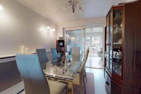 98 Flowerhill Way, Istead Rise, Gravesend, DA13 9DW