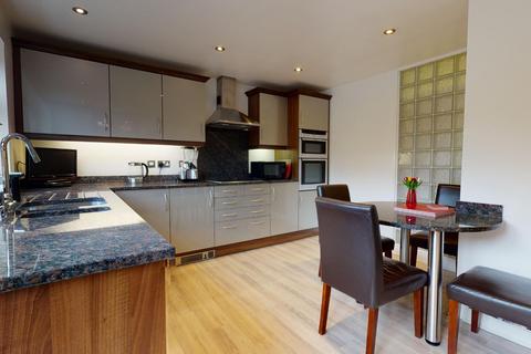 98 Flowerhill Way, Istead Rise, Gravesend, DA13 9DW