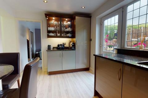 98 Flowerhill Way, Istead Rise, Gravesend, DA13 9DW
