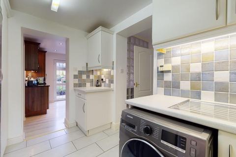 98 Flowerhill Way, Istead Rise, Gravesend, DA13 9DW