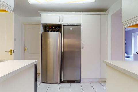 98 Flowerhill Way, Istead Rise, Gravesend, DA13 9DW