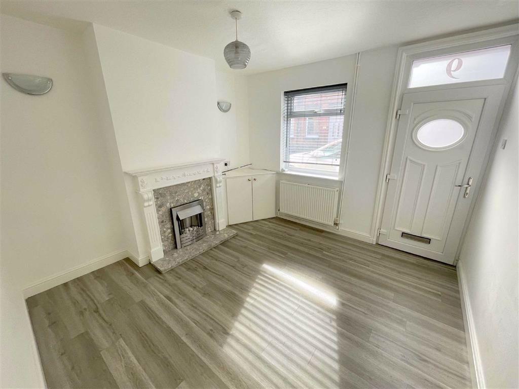Grosvenor Street, Leek 2 bed terraced house £495 pcm (£114 pw)