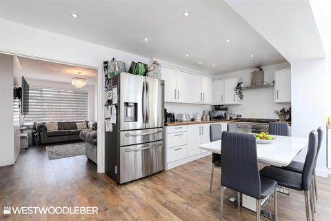 19 Landmead Road, Cheshunt, Waltham Cross, EN8 9HP