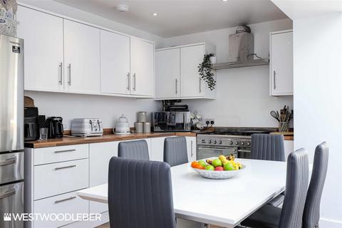 19 Landmead Road, Cheshunt, Waltham Cross, EN8 9HP