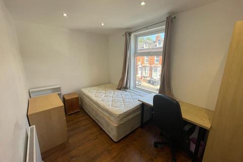 5 bedroom terraced house to rent, 64 Dawlish Road, Selly Oak, Birmingham
