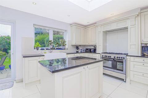4 Ashbourne Road, Broxbourne, EN10 7DF
