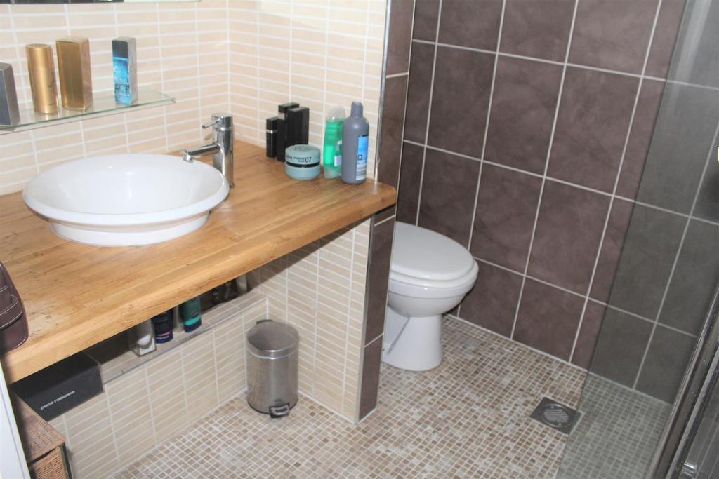 Ensuite shower.JPG
