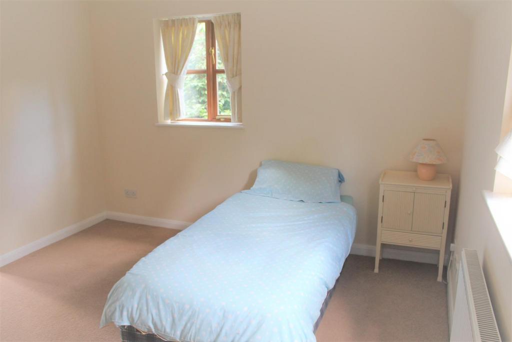 Bed2.JPG