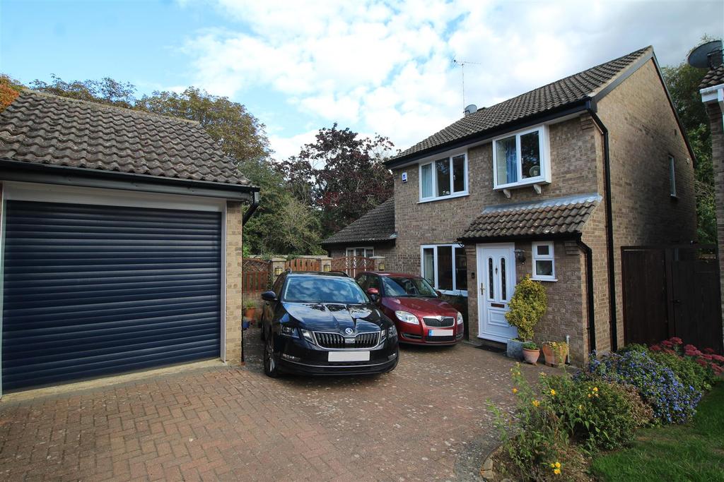 Stokesay Court, Longthorpe, Peterborough 3 bed detached house £430,000